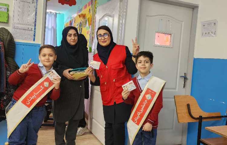 جمع آوری امتیازات کسب شده دانش آموزان توسط ناظرین، کاپیتان و جانشین کاپیتان های طرح چهارخانه 3