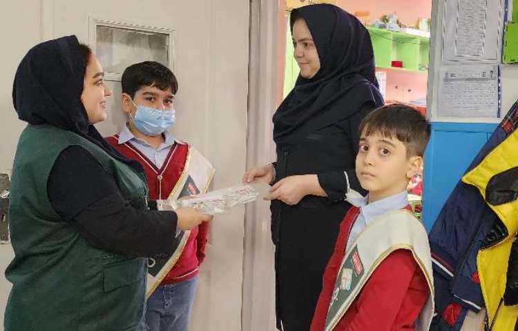 جمع آوری امتیازات کسب شده دانش آموزان توسط ناظرین، کاپیتان و جانشین کاپیتان های طرح چهارخانه 4