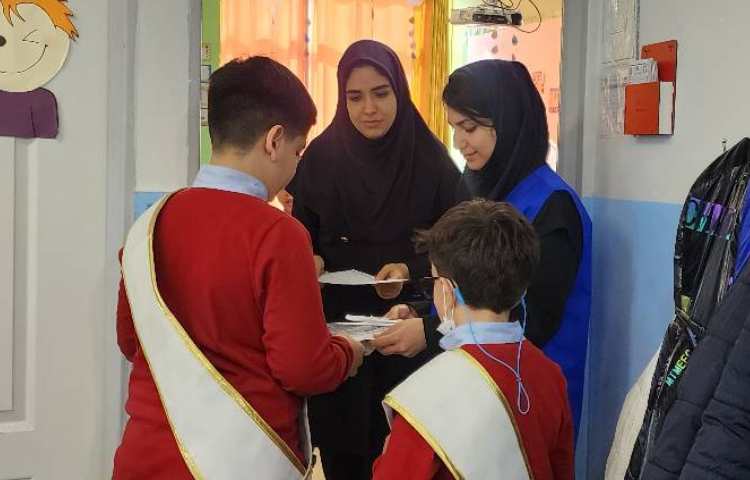 جمع آوری امتیازات کسب شده دانش آموزان توسط ناظرین، کاپیتان و جانشین کاپیتان های طرح چهارخانه 5