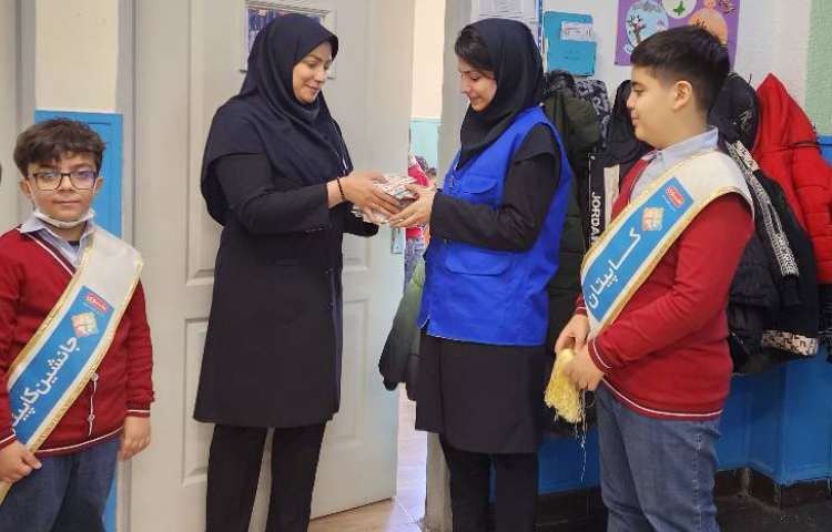 جمع آوری امتیازات کسب شده دانش آموزان توسط ناظرین، کاپیتان و جانشین کاپیتان های طرح چهارخانه 7