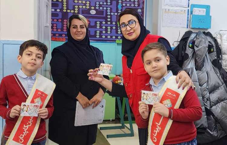 جمع آوری امتیازات کسب شده دانش آموزان توسط ناظرین، کاپیتان و جانشین کاپیتان های طرح چهارخانه 8