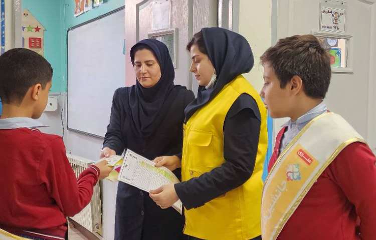 جمع آوری امتیازات کسب شده دانش آموزان توسط ناظرین، کاپیتان و جانشین کاپیتان های طرح چهارخانه 9