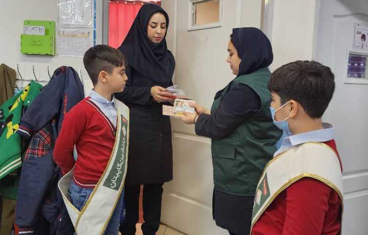 جمع آوری امتیازات کسب شده دانش آموزان توسط ناظرین، کاپیتان و جانشین کاپیتان های طرح چهارخانه 10