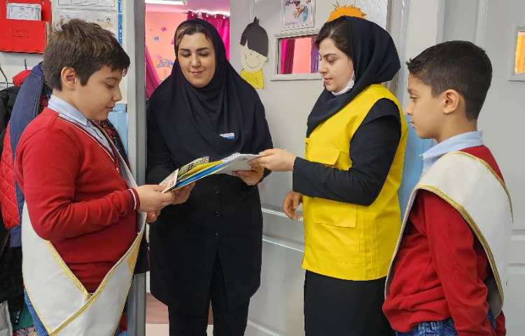 جمع آوری امتیازات کسب شده دانش آموزان توسط ناظرین، کاپیتان و جانشین کاپیتان های طرح چهارخانه 11