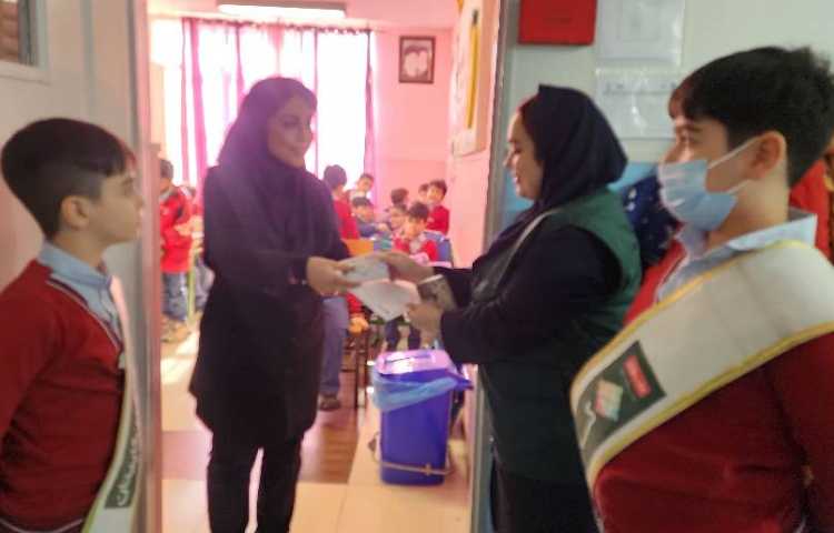 جمع آوری امتیازات کسب شده دانش آموزان توسط ناظرین، کاپیتان و جانشین کاپیتان های طرح چهارخانه 14