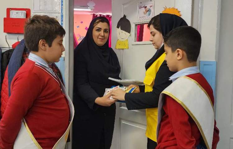 جمع آوری امتیازات کسب شده دانش آموزان توسط ناظرین، کاپیتان و جانشین کاپیتان های طرح چهارخانه 15