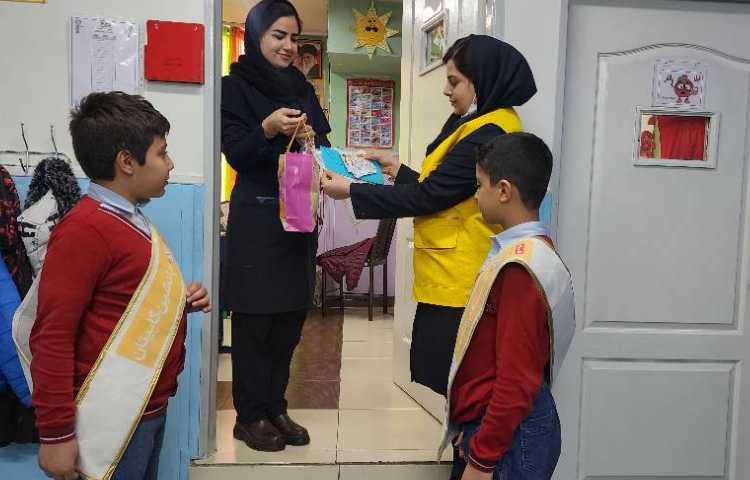 جمع آوری امتیازات کسب شده دانش آموزان توسط ناظرین، کاپیتان و جانشین کاپیتان های طرح چهارخانه 16