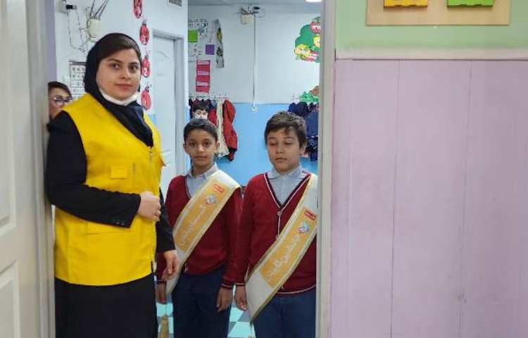 جمع آوری امتیازات کسب شده دانش آموزان توسط ناظرین، کاپیتان و جانشین کاپیتان های طرح چهارخانه 19