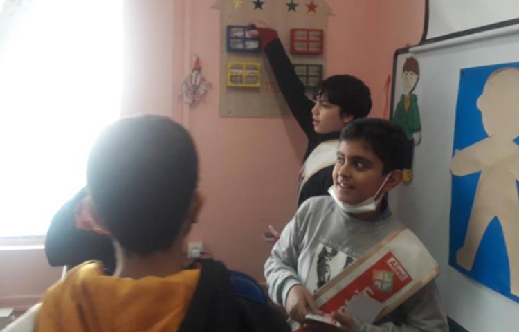 جمع آوری امتیازهای طرح چهارخانه هفته اول بهمن ماه دبستان علوی 3