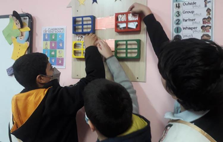 جمع آوری امتیازهای طرح چهارخونه هفته سوم دبستان علوی 3