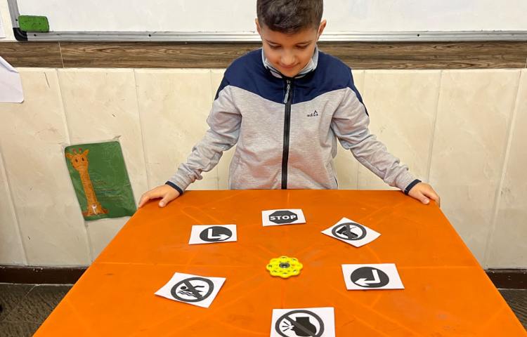 جمله سازی با ساختار must/mustn't 3