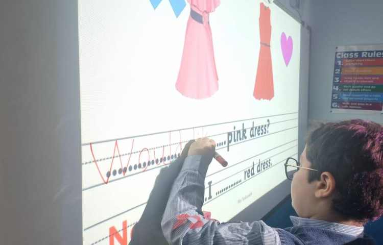 جمله سازی و پرسش و پاسخ با استفاده از ساختار صفحه 23 کتاب 6