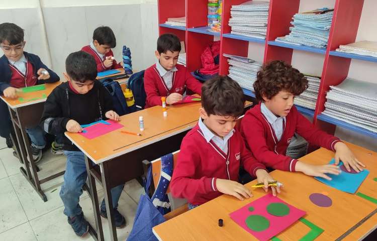 جهت ایجاد انگیزه و تثبیت یادگیری نشانه ( ض) کاردستی ( ضبط‌صوت) درکلاس انجام شد. 3