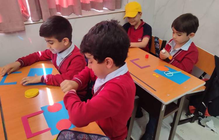 جهت ایجاد انگیزه و تثبیت یادگیری نشانه ( ض) کاردستی ( ضبط‌صوت) درکلاس انجام شد. 4