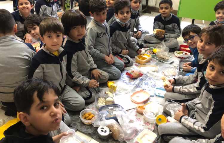 جهت تفهیم نشانه (ص) دانش‌اموزان صبحانه سلامت میل کردند 2