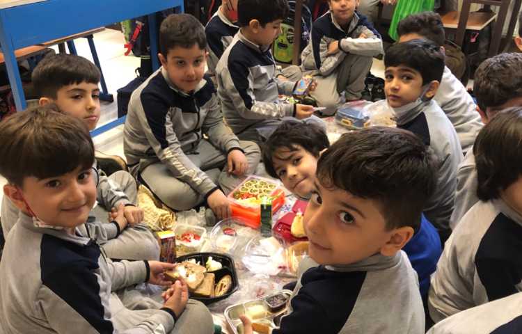 جهت تفهیم نشانه (ص) دانش‌اموزان صبحانه سلامت میل کردند 3