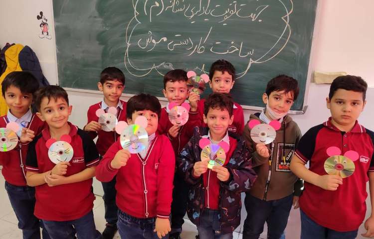 جهت تقویت یادگیری بهتر برای نشانه ( م) ساخت کاردستی موش درکلاس انجام شد 3
