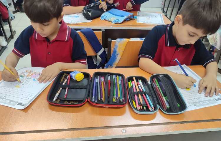 جهت یادآوری و مهارت دست‌ورزی کاربرگ(هنر و تلفیق آن با ریاضی) در کلاس رنگ‌آمیزی شد . 2