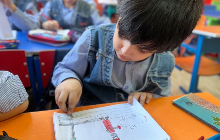 حاجی فیروز درخیابان 4