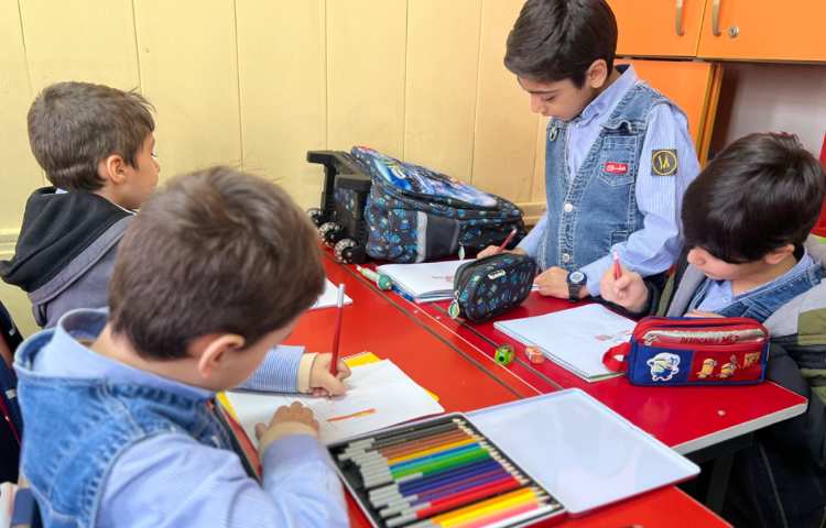 حاجی فیروز درخیابان 6