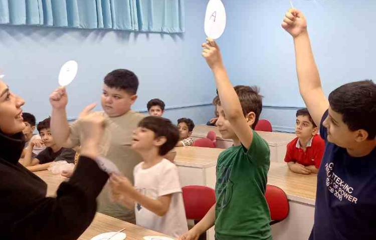 حدس زدن و پاسخ دادن به سئوالات به صورت مسابقه ای