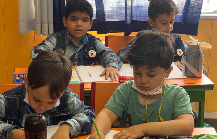 :حرف ا غیر اول با کشیدن نقاشی پروانه، کلاس توت فرنگی 4