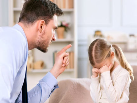 والدین کنترل‌گر و تربیت سختگیرانه