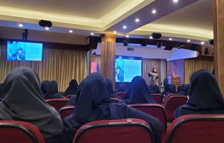 حضور آموزگاران در جلسات دانش افزایی 1