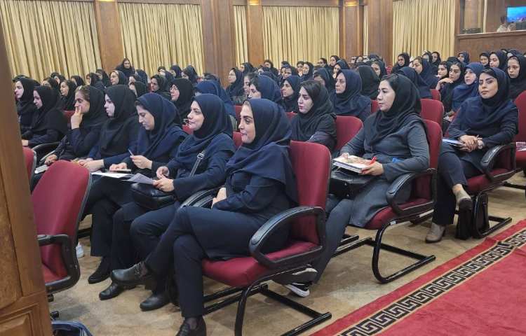 حضور آموزگاران در جلسات دانش افزایی 4
