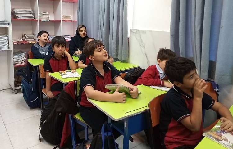 حضور بازرس آموزشی دفتر مرکزی در دبستان 3