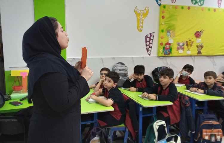 حضور بازرس آموزشی دفتر مرکزی در دبستان 5