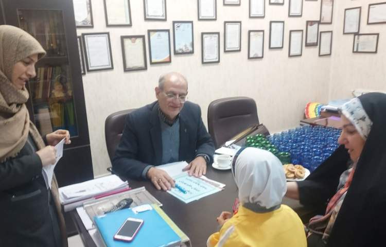 حضور بازرس محترم آموزش و پرورش شهر تهران و بازدید از امور مدرسه 2