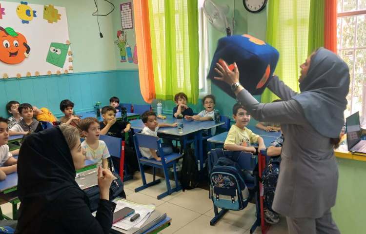 حضور بازرس محترم دفتر مرکزی علوی و بازدید از روند آموزش کلاس‌های پایه 1