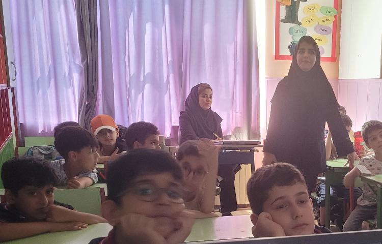 حضور بازرس محترم دفتر مرکزی علوی و بازدید از روند آموزش کلاس‌های پایه 4