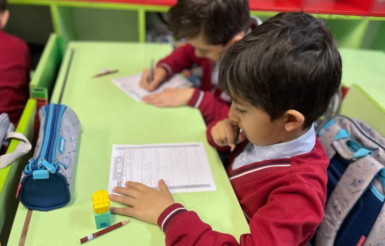 حضور بازرس محترم مرکز و ارزیابی دانش آموزان 5