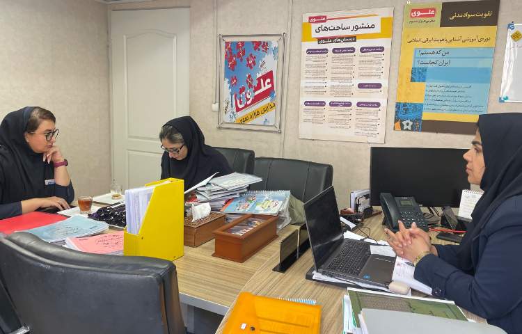 حضور بازرس محترم مرکز و بازدید از فعالیت‌های زبان