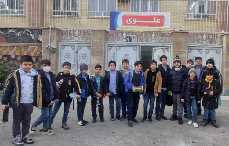 حضور دانش آموزان دبستان پسرانه غرب در مسابقات بین شعب علوی 4