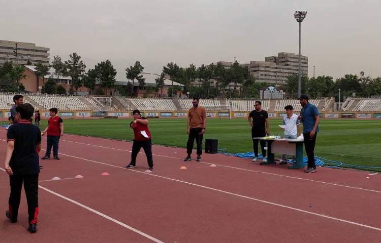 حضور دانش آموزان در مسابقات دومیدانی بین شعب علوی 1