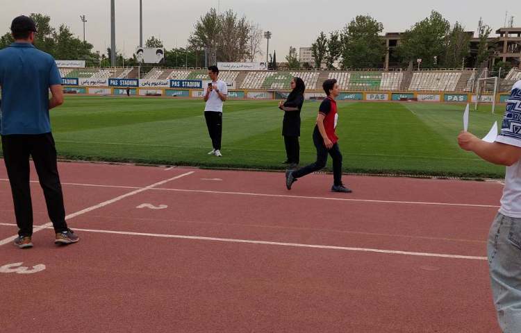 حضور دانش آموزان در مسابقات دومیدانی بین شعب علوی 10