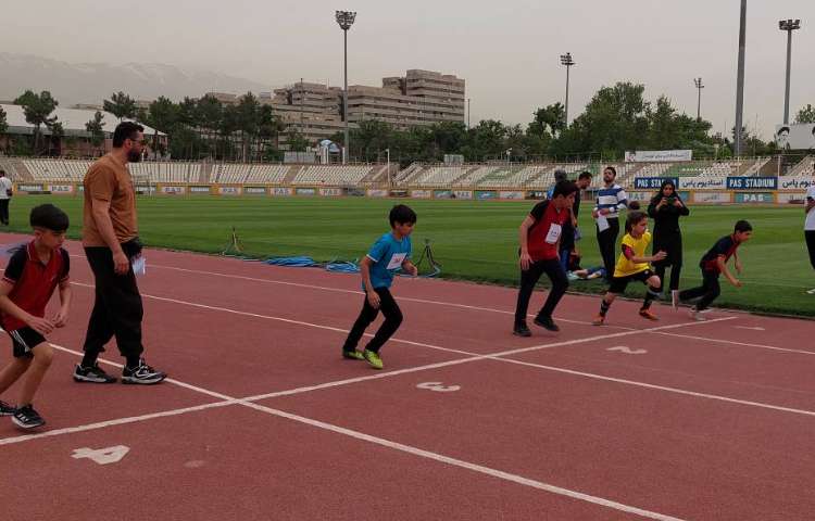 حضور دانش آموزان در مسابقات دومیدانی بین شعب علوی 11