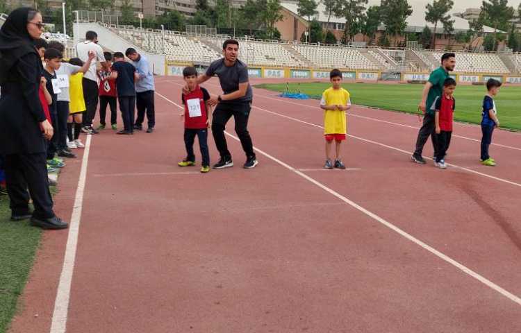 حضور دانش آموزان در مسابقات دومیدانی بین شعب علوی 14