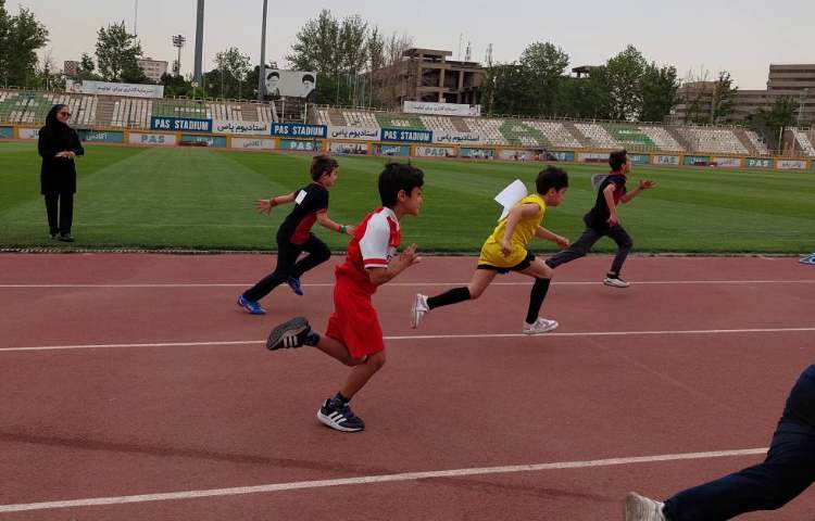 حضور دانش آموزان در مسابقات دومیدانی بین شعب علوی 16