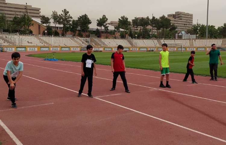 حضور دانش آموزان در مسابقات دومیدانی بین شعب علوی 18