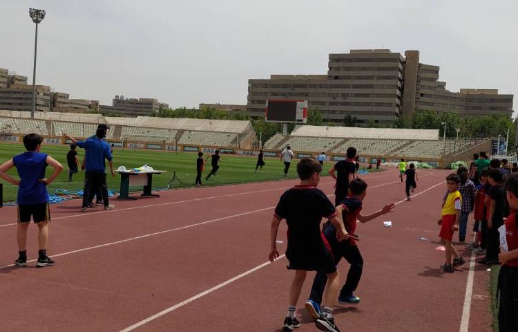 حضور دانش آموزان در مسابقات دومیدانی بین شعب علوی 3