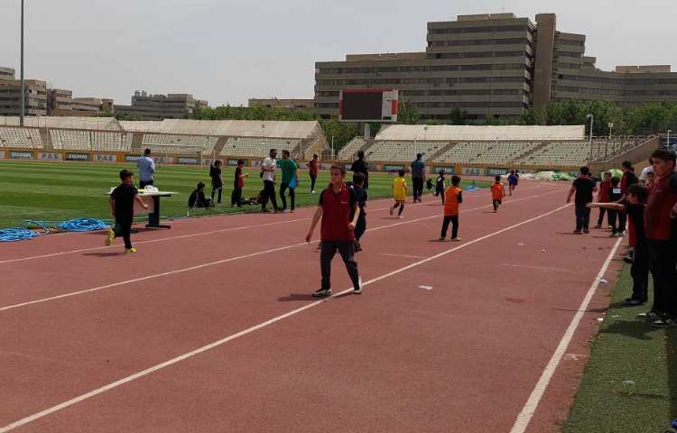 حضور دانش آموزان در مسابقات دومیدانی بین شعب علوی 5