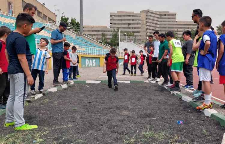 حضور دانش آموزان در مسابقات دومیدانی بین شعب علوی 7