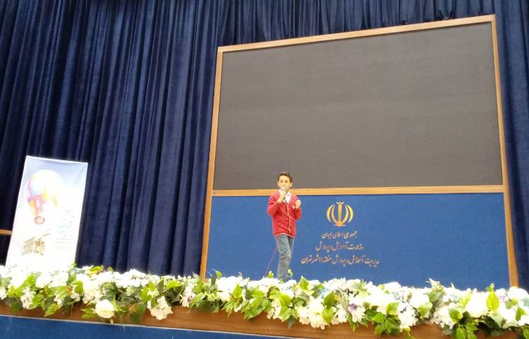 حضور دانش آموزان در مسابقات نقالی و قصه گویی منطقه ای 6