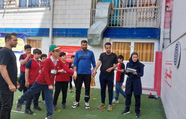حضور دانش آموزان در مسابقات ورزشی بین شعب علوی 1