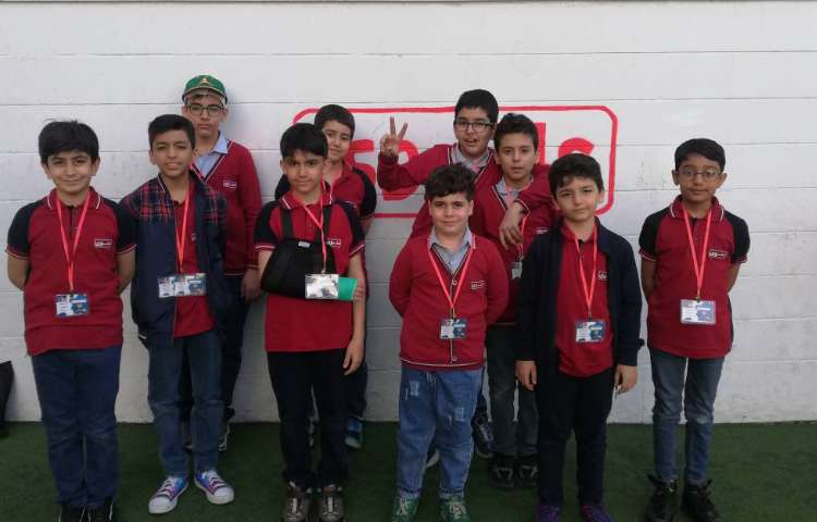 حضور دانش آموزان در مسابقات ورزشی بین شعب علوی 11