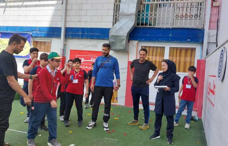 حضور دانش آموزان در مسابقات ورزشی بین شعب علوی 3